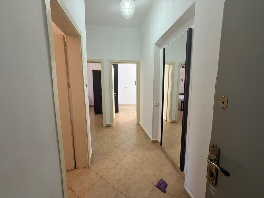 Shitet Apartament ,TEK Rruga E durresit
