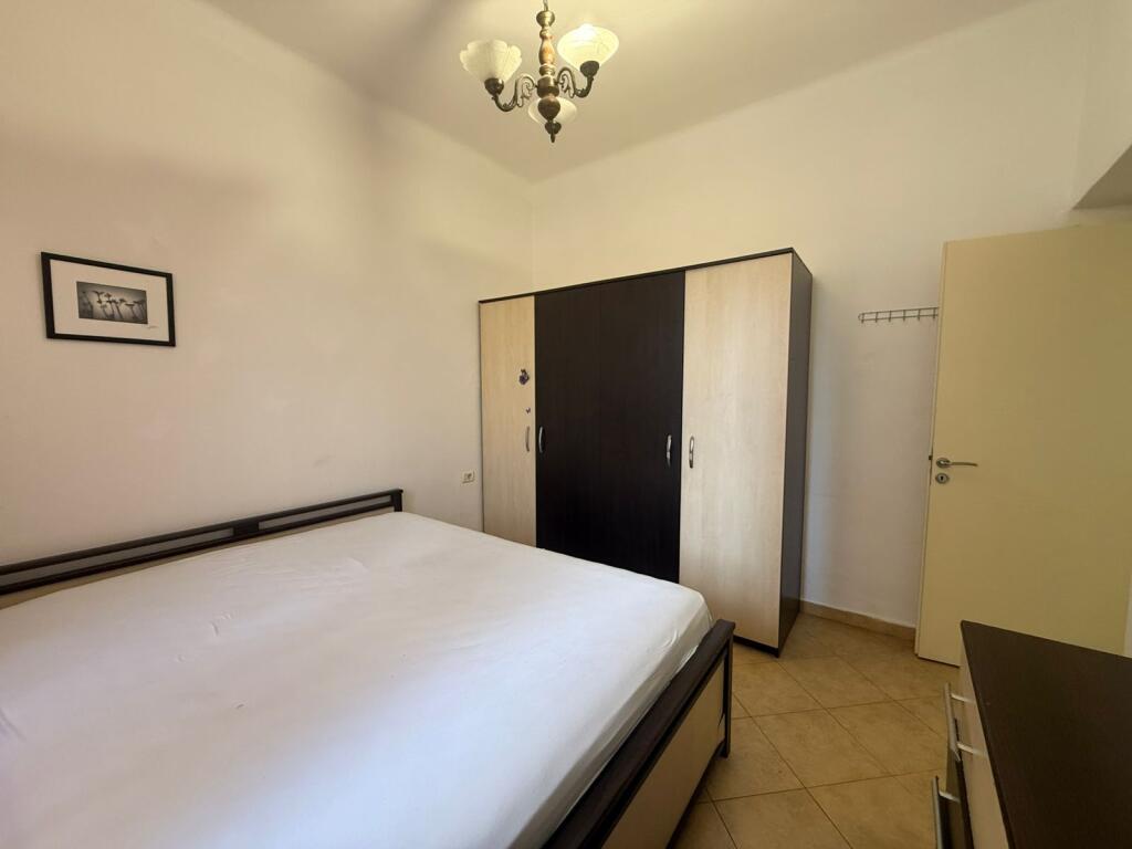 Shitet Apartament ,TEK Rruga E durresit