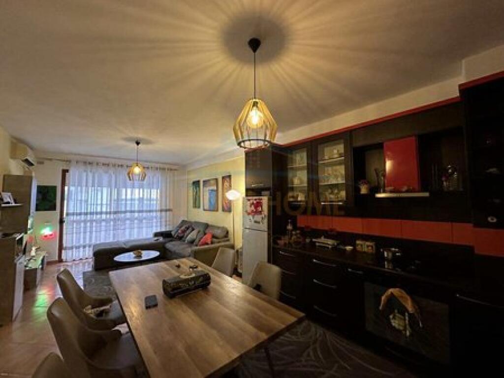 In vendita , Appartamento 2+1+2 Misto Mame , Tirana