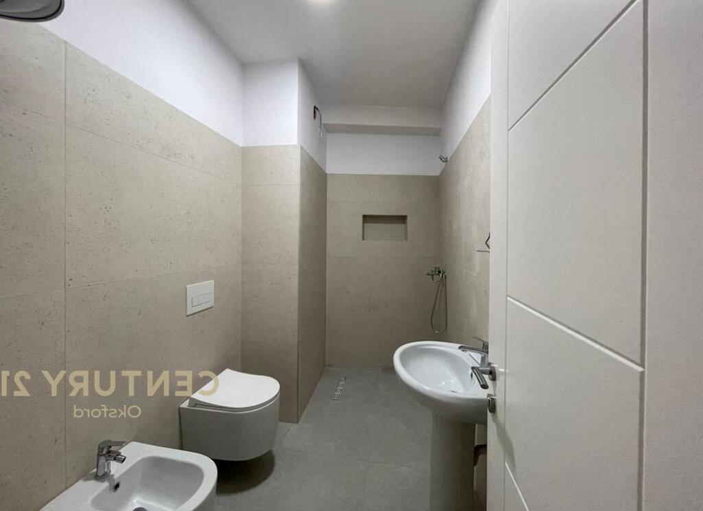 SHITET APARTAMENT 2+1 ME POST PARKIMI NE ASTIRE.