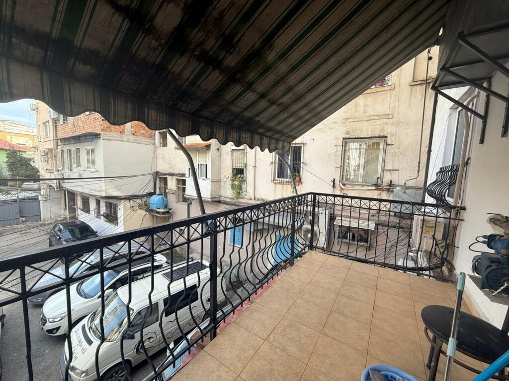 Shitet Apartament ,TEK Rruga E durresit