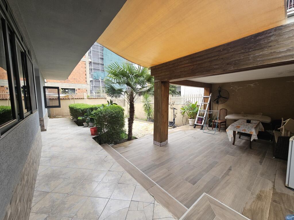 In Affitto: Casa 2+1+Cucina indipendente & 3 Posti Auto (Cortile) - *58.000 lek/mese* 📍 Campo di Aviazione - PARQUET | Condizionatore
