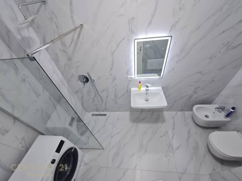 Vendesi in vendita 1+1 completamente arredato nella “Residenza Kaimi”, Tirana!