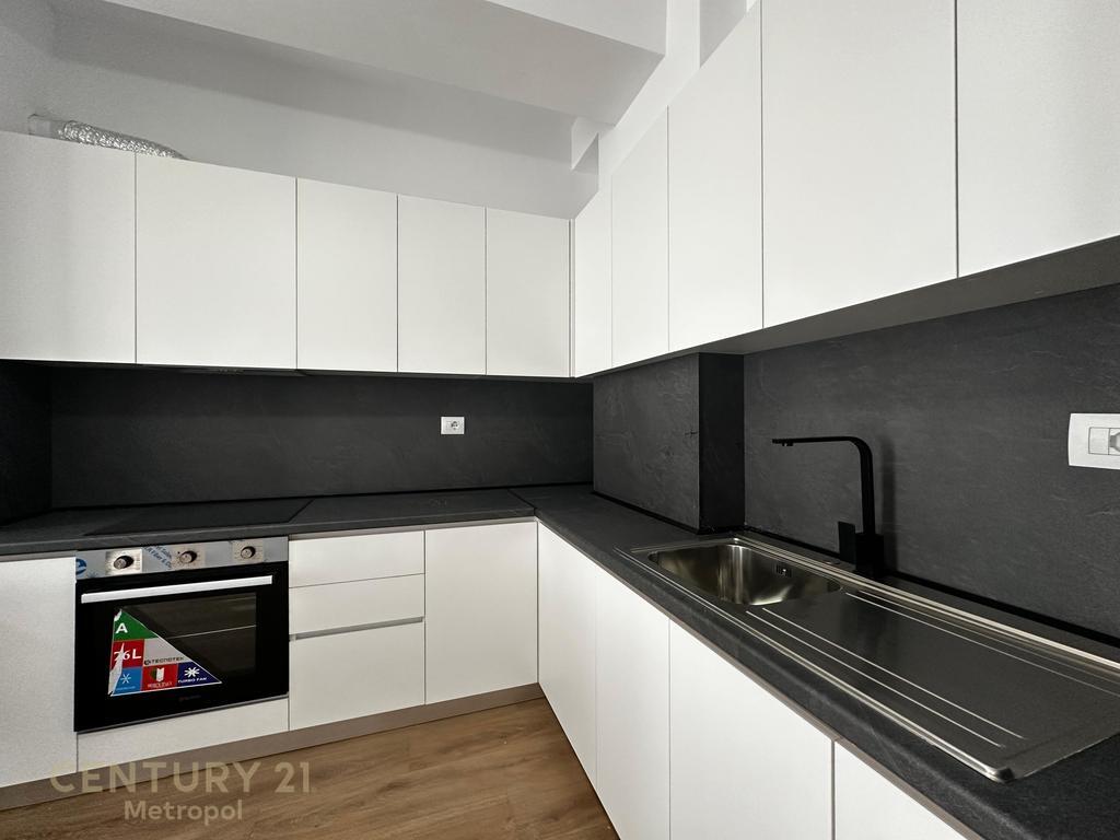 Vendesi in vendita 1+1 completamente arredato nella “Residenza Kaimi”, Tirana!