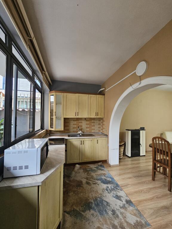 In Affitto: Casa 2+1+Cucina indipendente & 3 Posti Auto (Cortile) - *58.000 lek/mese* 📍 Campo di Aviazione - PARQUET | Condizionatore