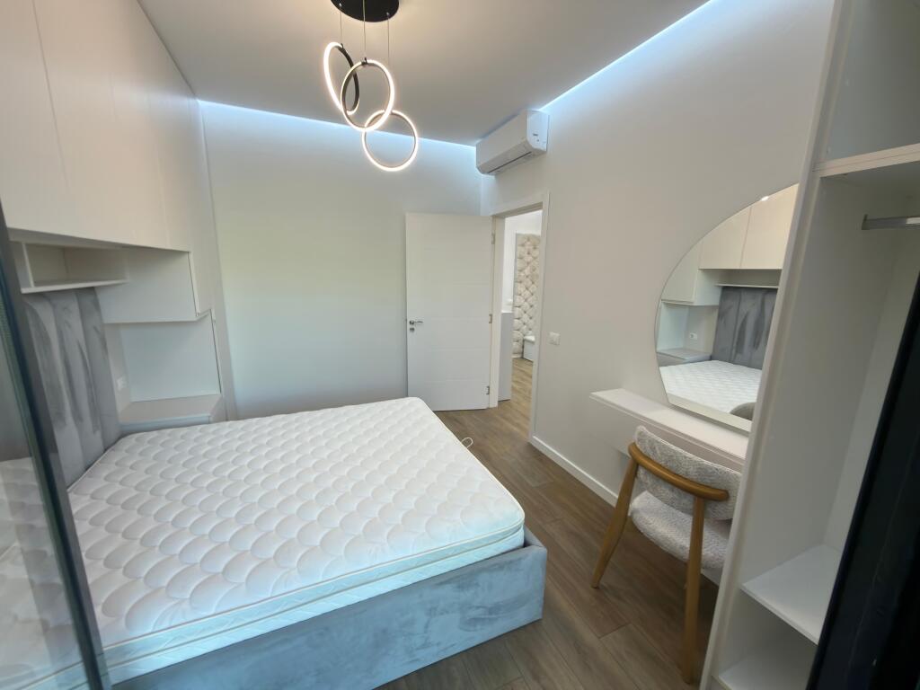 🏡 Qira – Apartament 1+1 📍 5 Maji, Tiranë 📐 Kati 6 ✨ I sapoarreduar  💶 Çmimi: 55000/ muaj