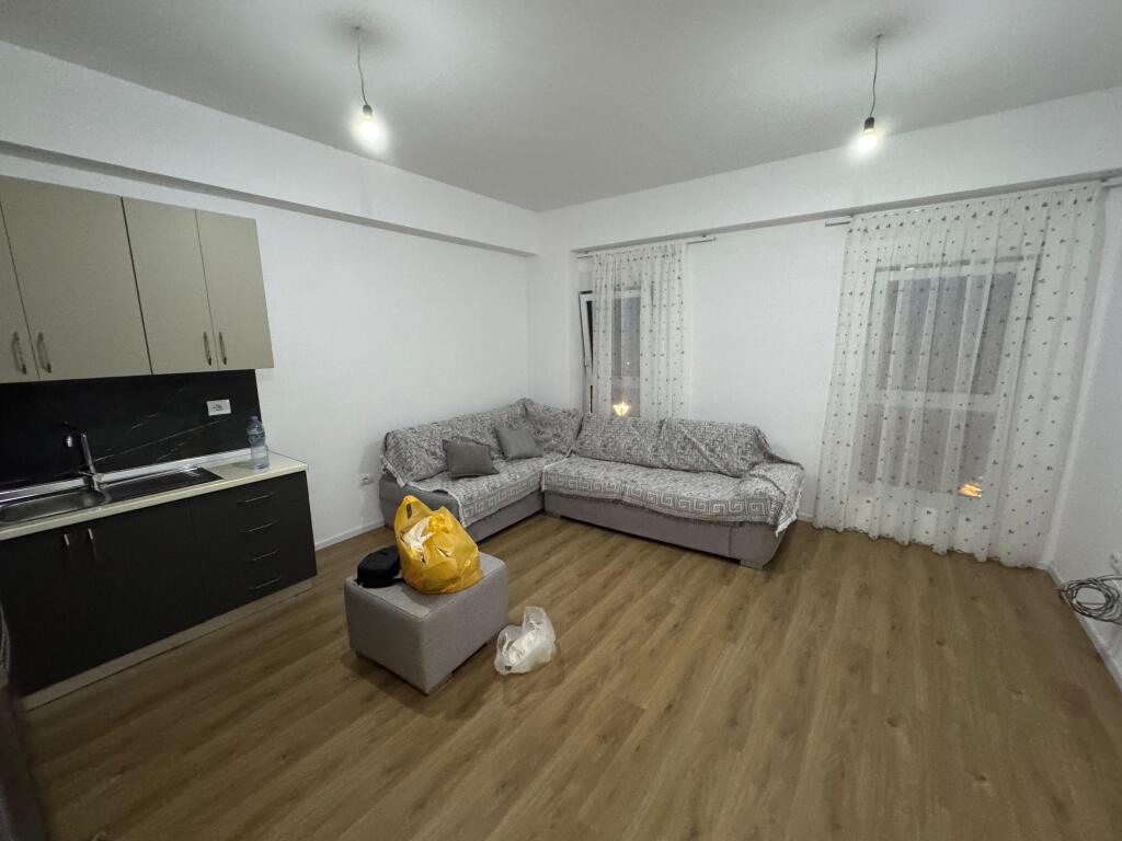 Affittasi appartamento 1+1  Indirizzo: Ali demi Complesso kaimi Arredato  Piano 2  Prezzo 40.000 lek