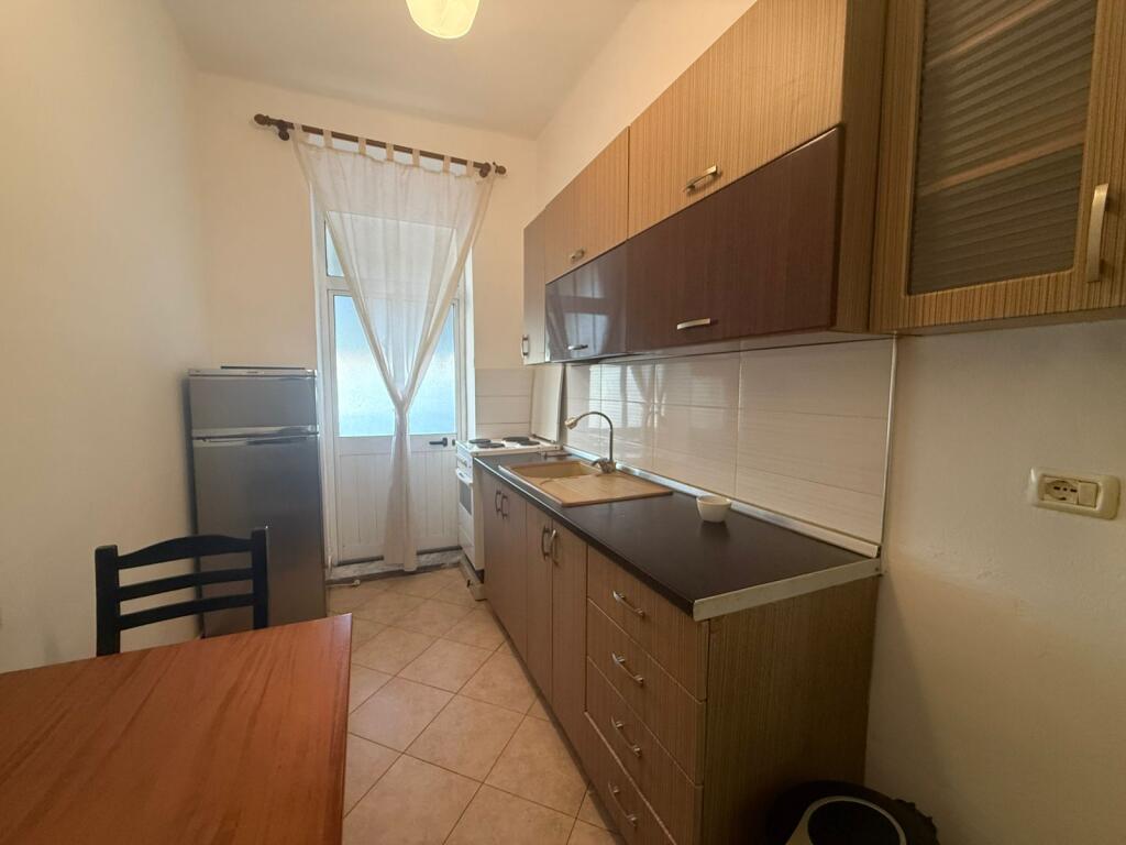 Shitet Apartament ,TEK Rruga E durresit