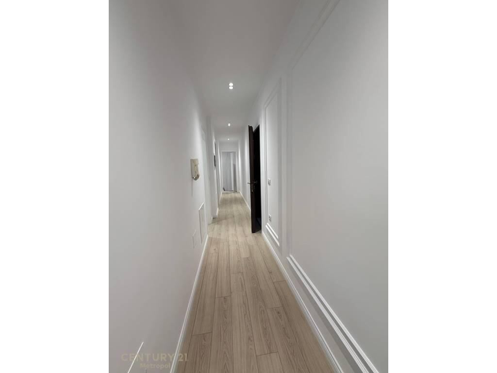 Jepet me Qira Apartament 2+1 + Post Parkimi – Myslym Shyri, Tiranë!
