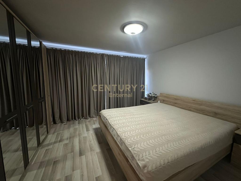 Shitet Apartament 2+1 afër tek  mbi Kalimin e Komunës së Parisit, Tiranë!