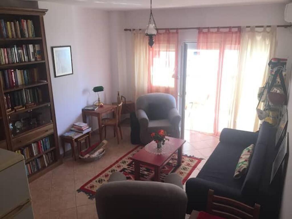 Apartament 1+1+ballkon 400€ Rruga Myslym Shyri