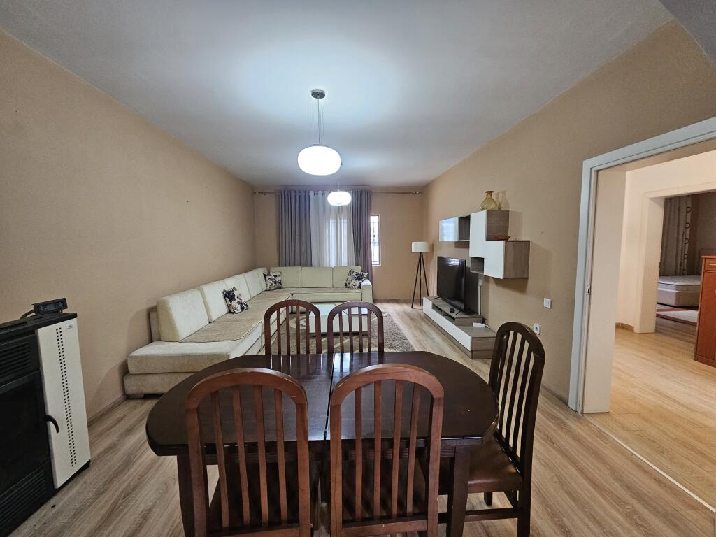 In Affitto: Casa 2+1+Cucina indipendente & 3 Posti Auto (Cortile) - *58.000 lek/mese* 📍 Campo di Aviazione - PARQUET | Condizionatore