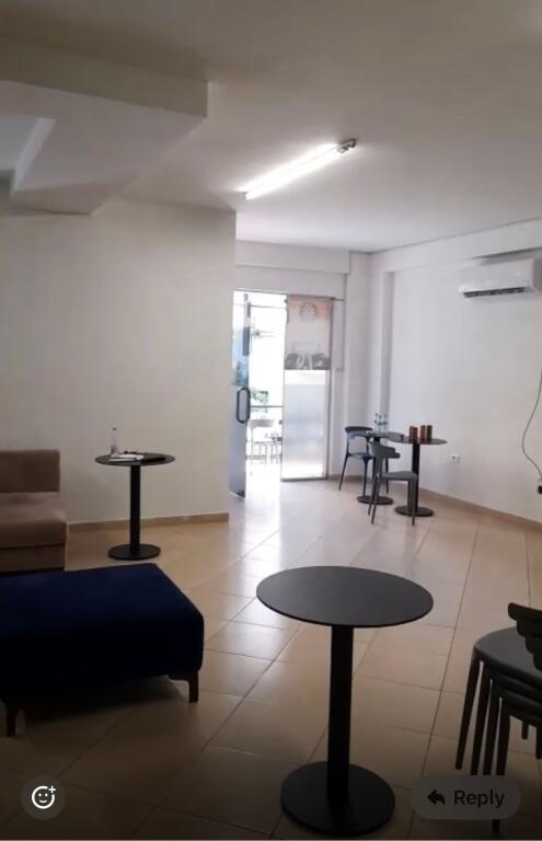 Locale commerciale in affitto, sovrappasso del comune, 1350 euro con 2 posti auto