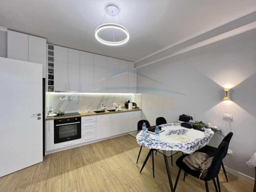 apartment 1+1 for sale near the roundabout in the Unaza e Re area