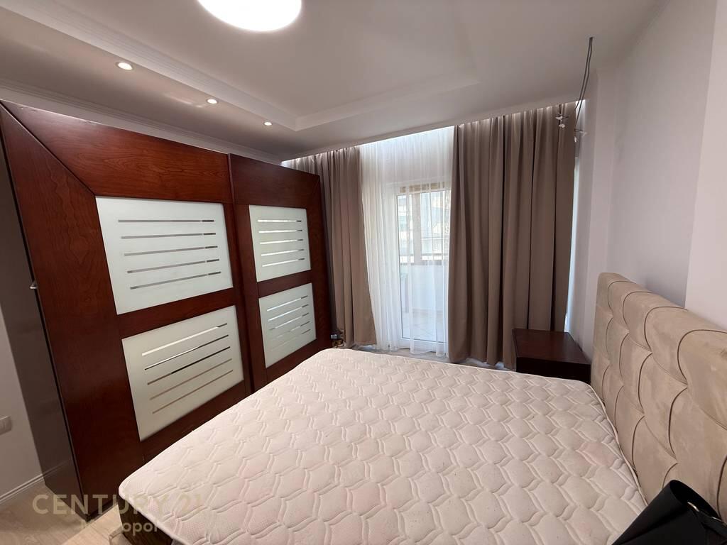 Jepet me Qira Apartament 2+1 + Post Parkimi – Myslym Shyri, Tiranë!