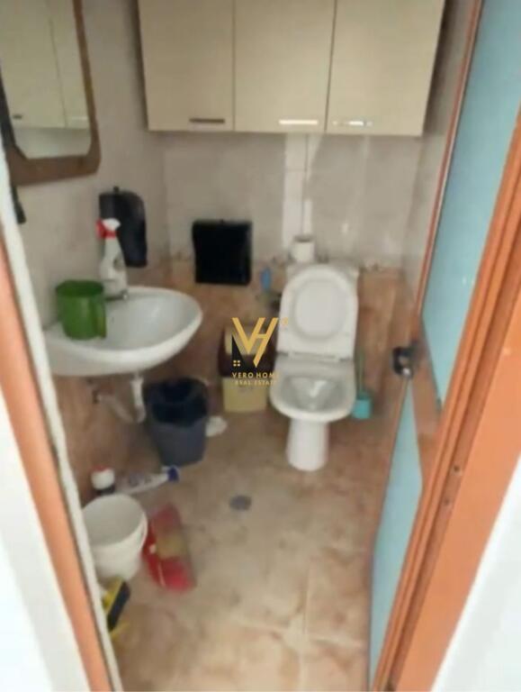 SHOP FOR RENT 65 M2 FOR RENT AT BLV ZOGU I PARE 70,000 LEKE
