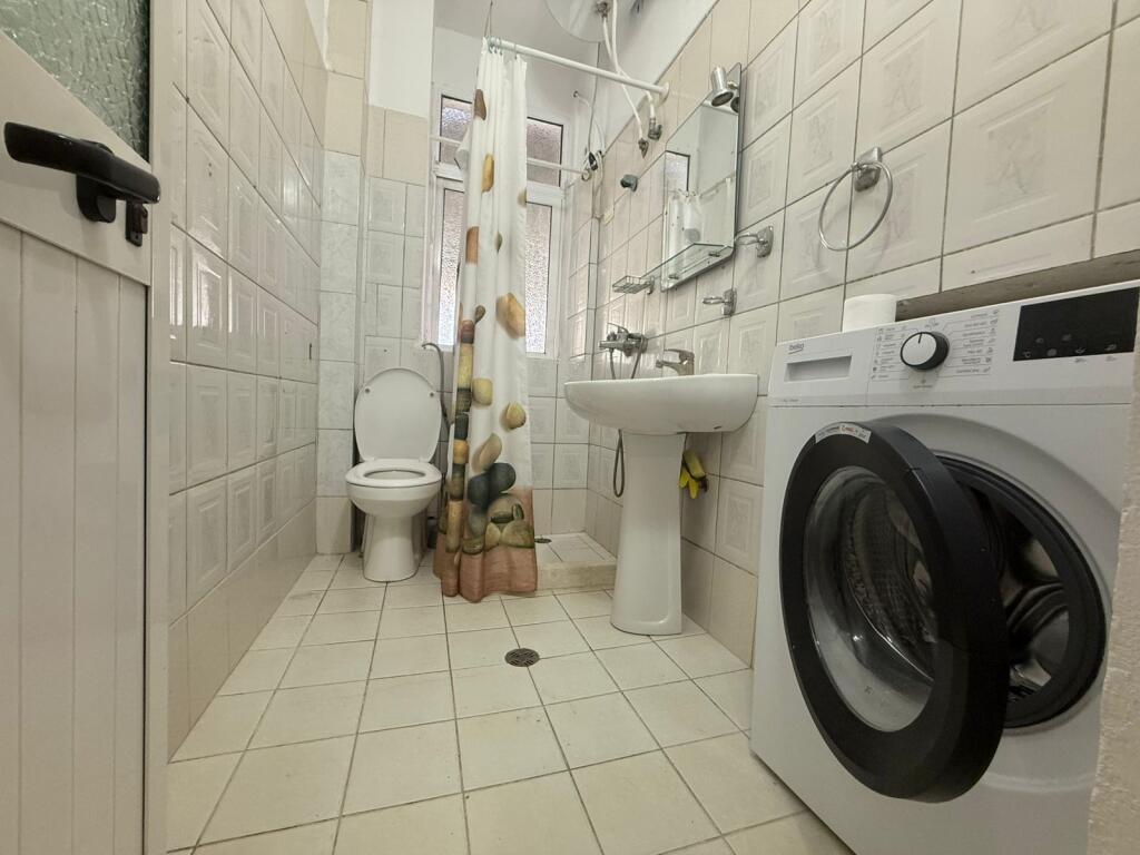 Shitet Apartament ,TEK Rruga E durresit