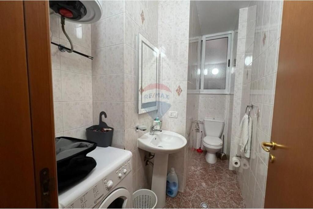 Apartament 2+1 Rruga e Kavajes ( Qender)