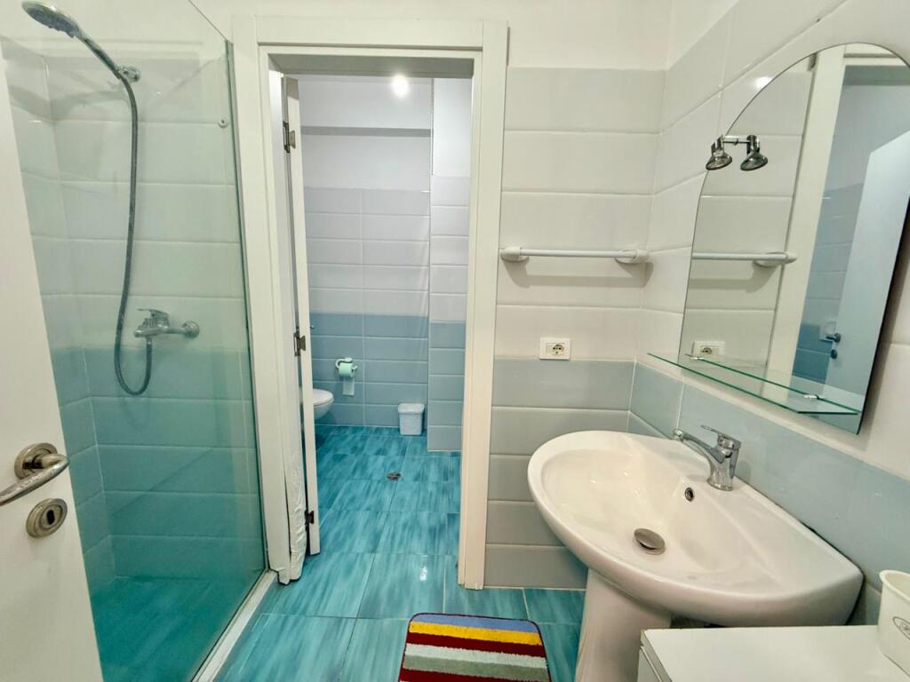 APARTAMENT DUPLEKS 2+1 PER QIRA