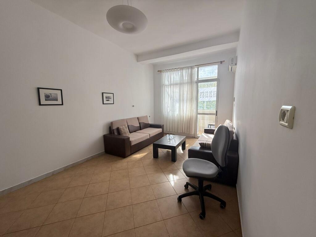 Shitet Apartament ,TEK Rruga E durresit