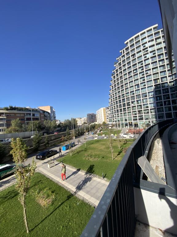 Locale commerciale, per uffici con vista lago liqeni, 900 euro