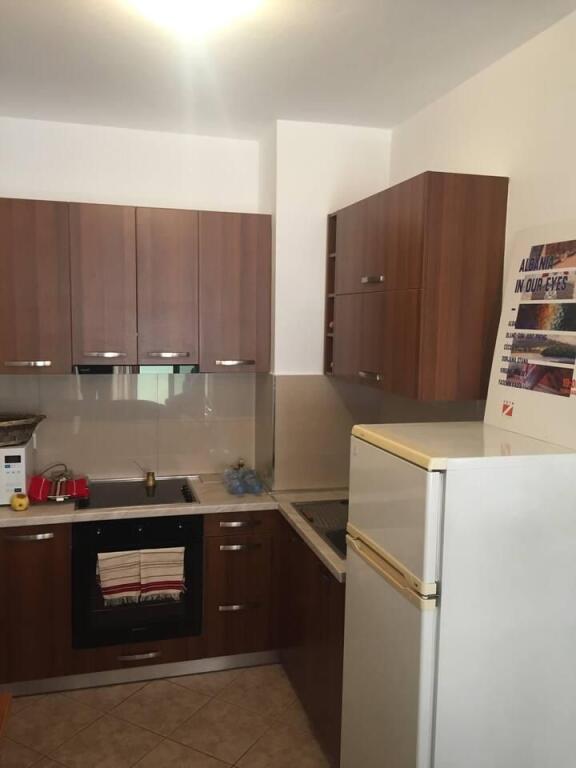 Apartament 1+1+ballkon 400€ Rruga Myslym Shyri