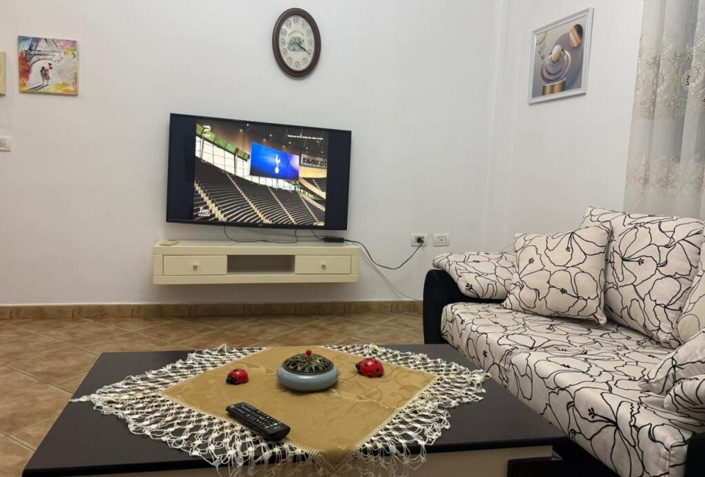 Affittasi appartamento 2+1! Palazzo con Freccia. 600 Euro