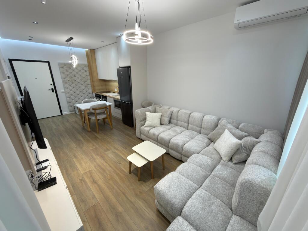 🏡 Qira – Apartament 1+1 📍 5 Maji, Tiranë 📐 Kati 6 ✨ I sapoarreduar  💶 Çmimi: 55000/ muaj