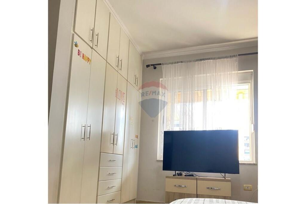 Shitet apartament 2+1 me verandë në Astir