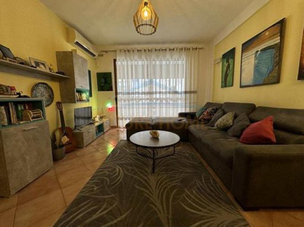 In vendita , Appartamento 2+1+2 Misto Mame , Tirana