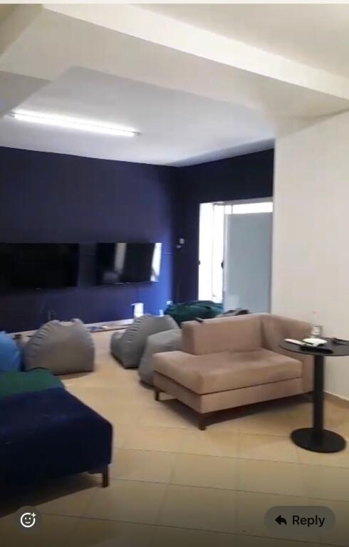 Locale commerciale in affitto, sovrappasso del comune, 1350 euro con 2 posti auto
