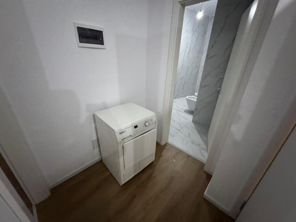 Affittasi appartamento 1+1  Indirizzo: Ali demi Complesso kaimi Arredato  Piano 2  Prezzo 40.000 lek