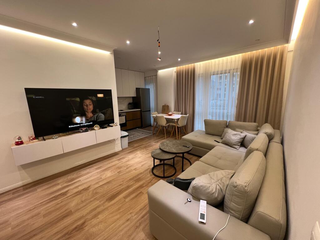 Jepet me qera apartament 1+1 + ( Post-Parkimi ) ne Xhamllik     