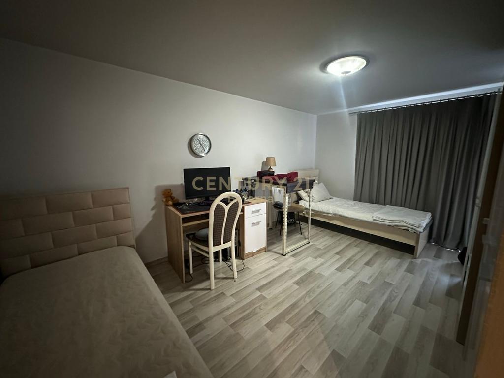 Shitet Apartament 2+1 afër tek  mbi Kalimin e Komunës së Parisit, Tiranë!