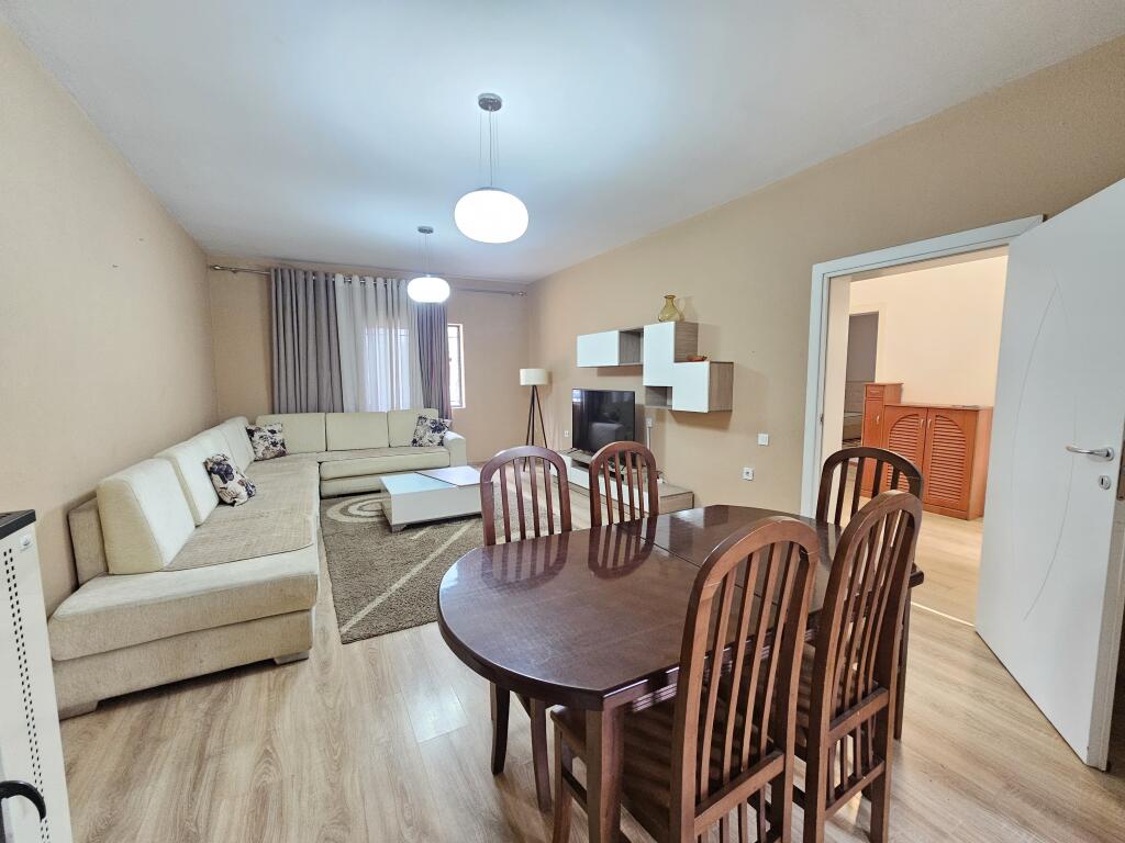 In Affitto: Casa 2+1+Cucina indipendente & 3 Posti Auto (Cortile) - *58.000 lek/mese* 📍 Campo di Aviazione - PARQUET | Condizionatore