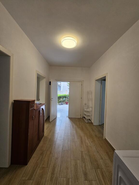 In Affitto: Casa 2+1+Cucina indipendente & 3 Posti Auto (Cortile) - *58.000 lek/mese* 📍 Campo di Aviazione - PARQUET | Condizionatore
