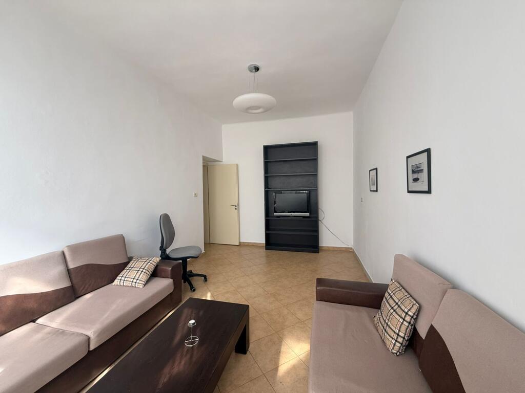 Shitet Apartament ,TEK Rruga E durresit