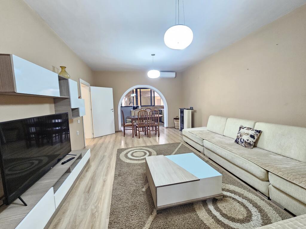 In Affitto: Casa 2+1+Cucina indipendente & 3 Posti Auto (Cortile) - *58.000 lek/mese* 📍 Campo di Aviazione - PARQUET | Condizionatore