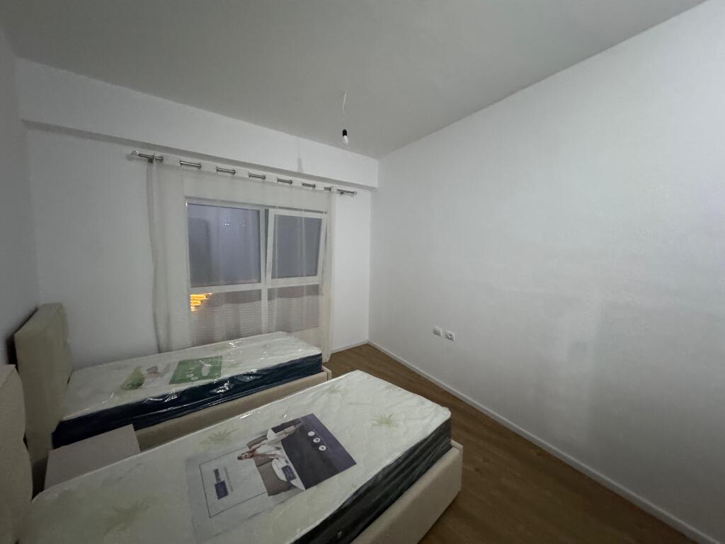 Affittasi appartamento 1+1  Indirizzo: Ali demi Complesso kaimi Arredato  Piano 2  Prezzo 40.000 lek