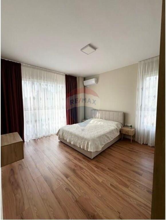 Vile me qira ne Prush, Tirane
