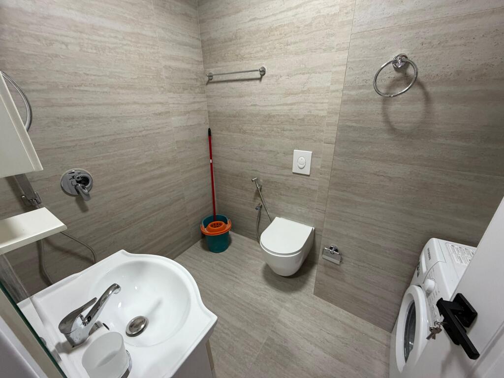 *Jepet me qira apartament 2+1 – Komuna e Parisit, Tiranë*