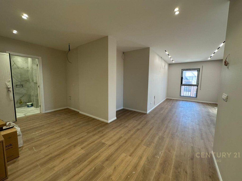 Apartment 2+1 near the Red School!