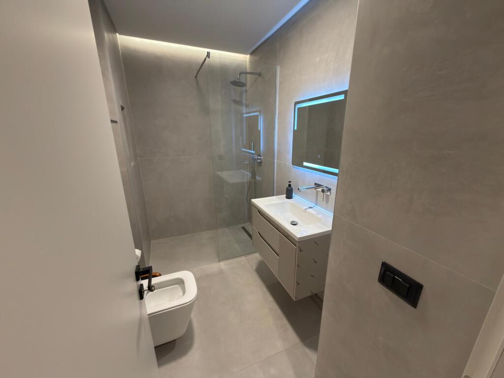 📣 AFFITTO 3-Appartamenti 1+1 (Per Airbnb) 📍 Centro Tirana, Vicino al Nuovo Bazaar ✨