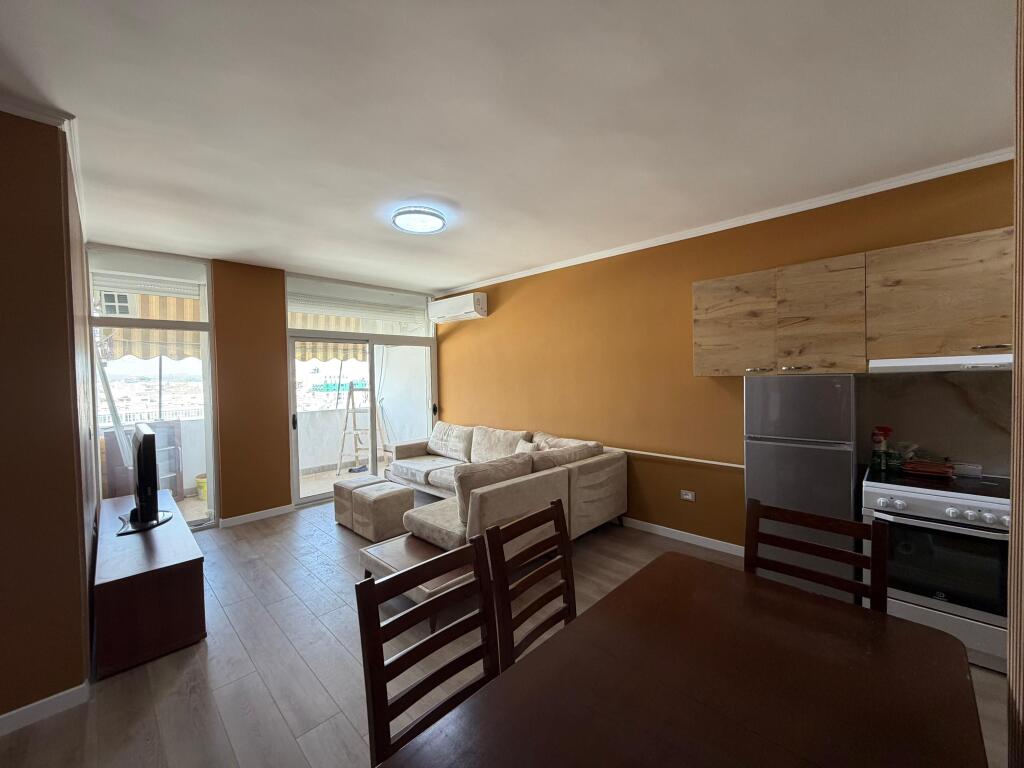 *Jepet me qira apartament 2+1 – Komuna e Parisit, Tiranë*