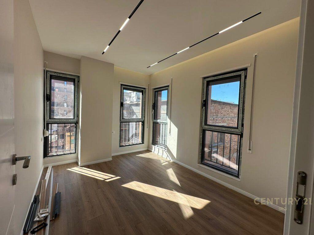 Apartment 2+1 near the Red School!
