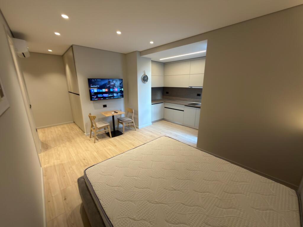 📣 AFFITTO 3-Appartamenti 1+1 (Per Airbnb) 📍 Centro Tirana, Vicino al Nuovo Bazaar ✨