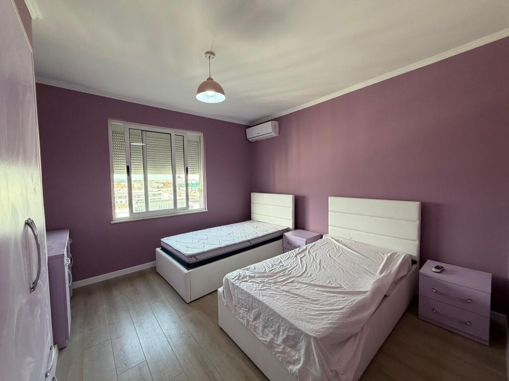 *Jepet me qira apartament 2+1 – Komuna e Parisit, Tiranë*