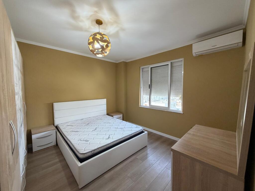 *Jepet me qira apartament 2+1 – Komuna e Parisit, Tiranë*
