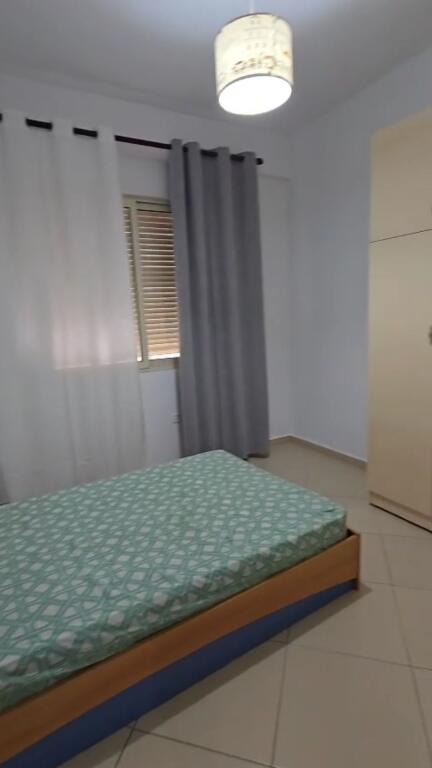 Jepet me qera apartament 2+1 te Kompleksi "Golden Park"