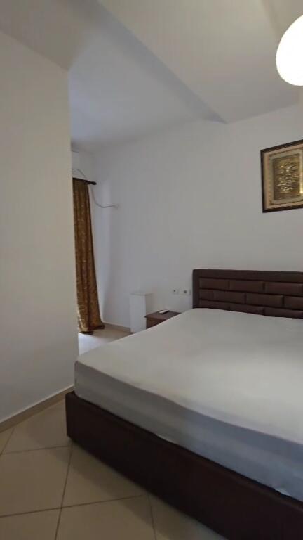 Jepet me qera apartament 2+1 te Kompleksi "Golden Park"